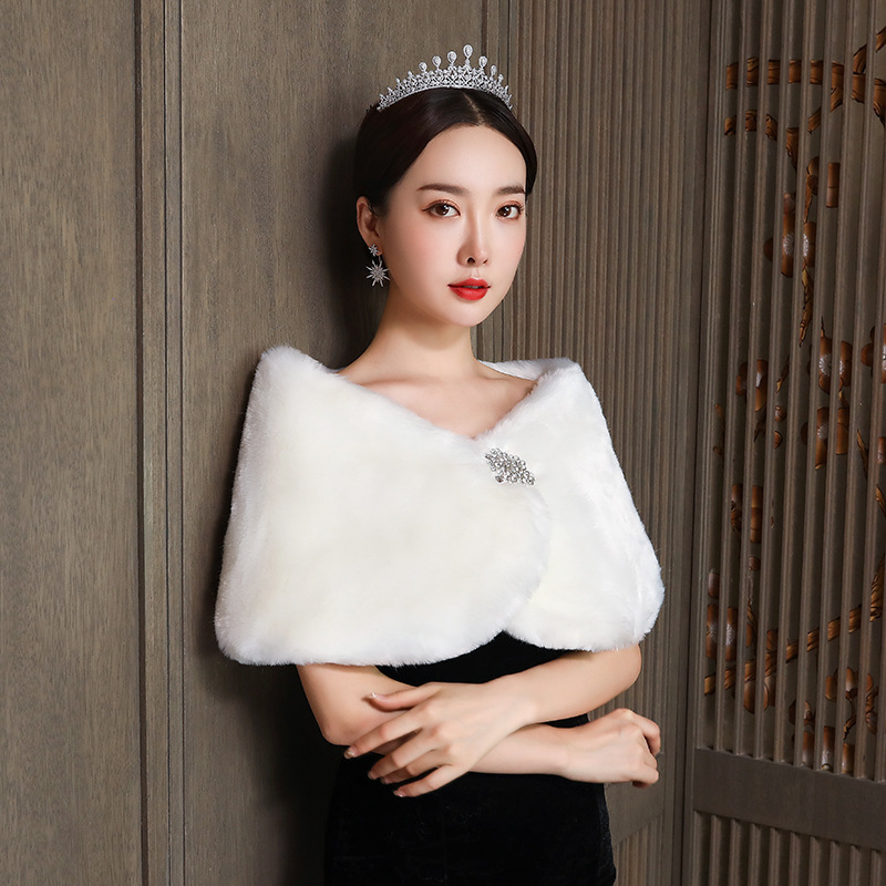 Autumn And Winter Women Plus Size Fleece Lined Padded Warm Keeping Imitation Fur Fur Shawl - Image 3