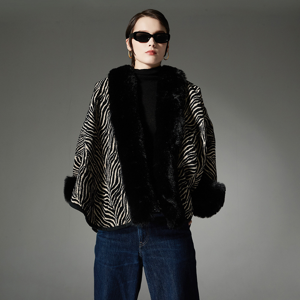 Autumn And Winter Pattern Black Fur Collar Shawl