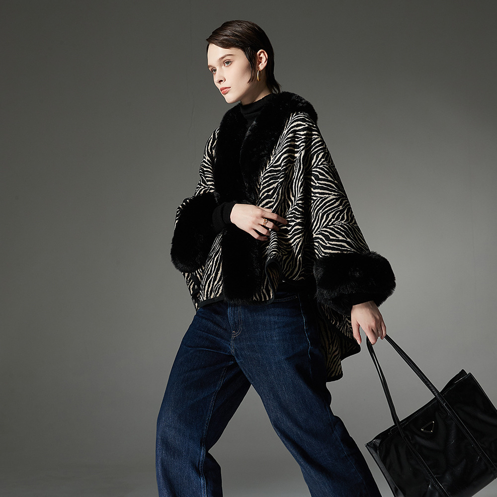 Autumn And Winter Pattern Black Fur Collar Shawl - Image 3