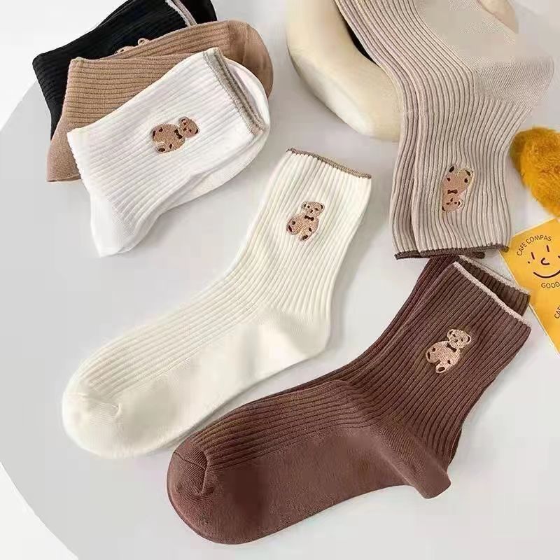 Mid-calf Retro Style Bear Japanese School Style Autumn And Winter Women's Stack Socks - Image 3