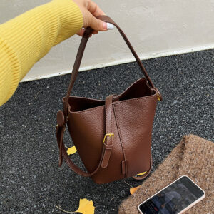New Retro Simple Large Capacity High-grade Shoulder Messenger Bag