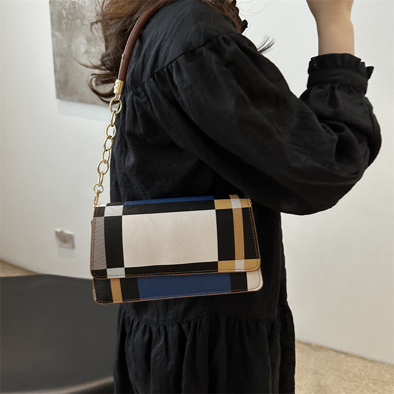 One-shoulder Portable Underarm Flow Color Contrast Patchwork Small Square Bag - Image 4