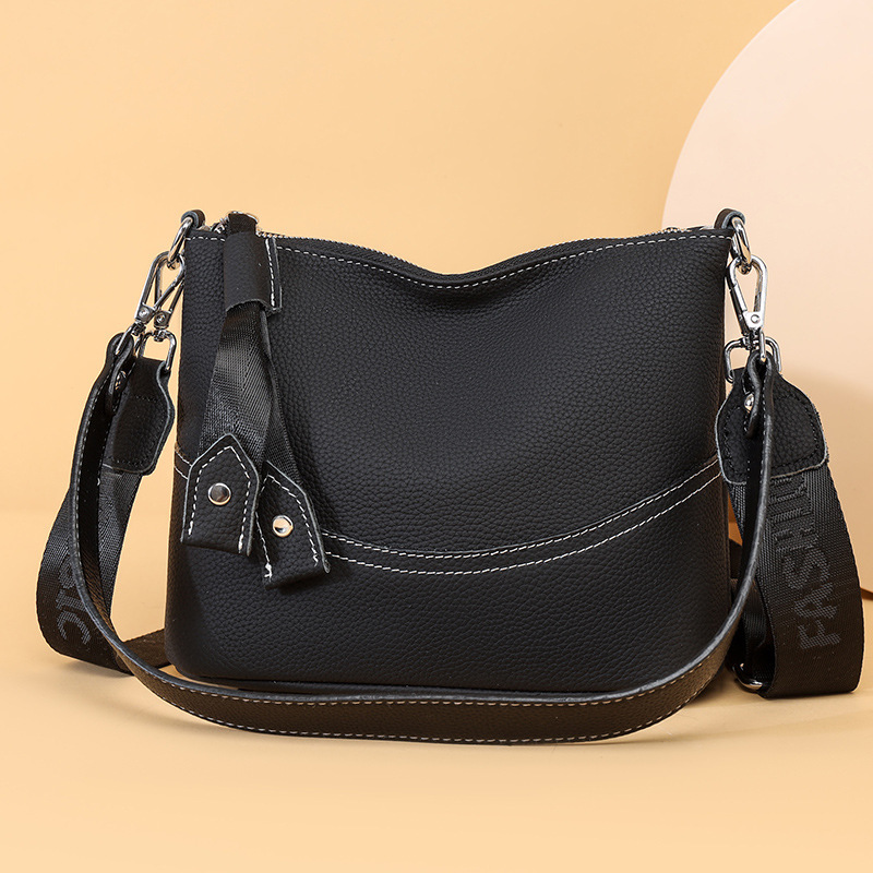 Fashionable And Versatile Simple Daily Commuter Crossbody Bag - Image 2