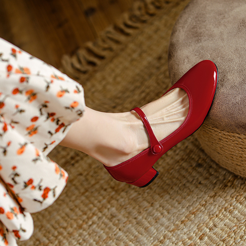 Women's Chunky Heel Retro Leather Round Head Pumps - Image 2