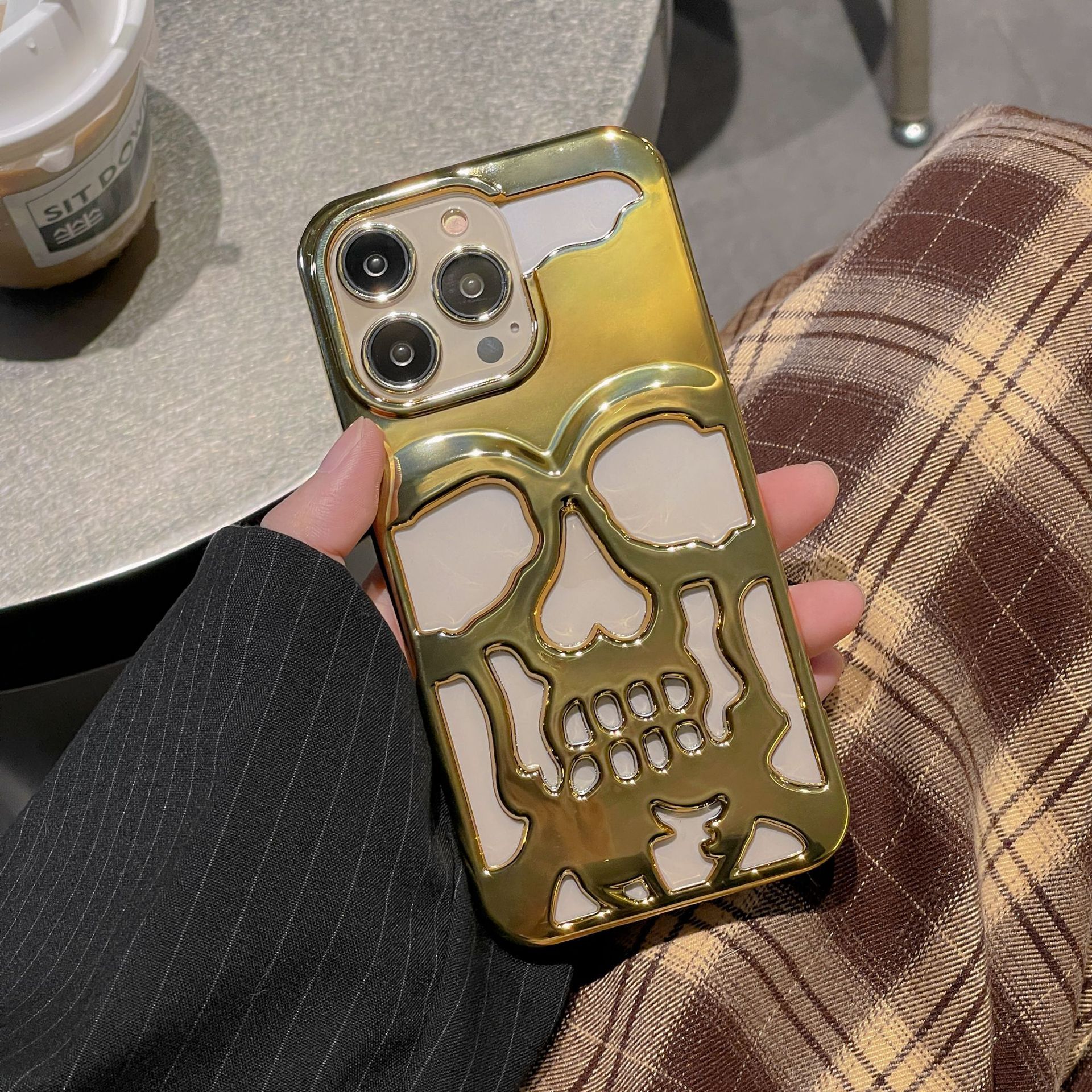Luxury Plating 3D Skull Phone Case For I-Phone 14 Pro Max 13 12 11 Plus Breathable Glossy Hollow Out Gold Metallic Paint - Image 3
