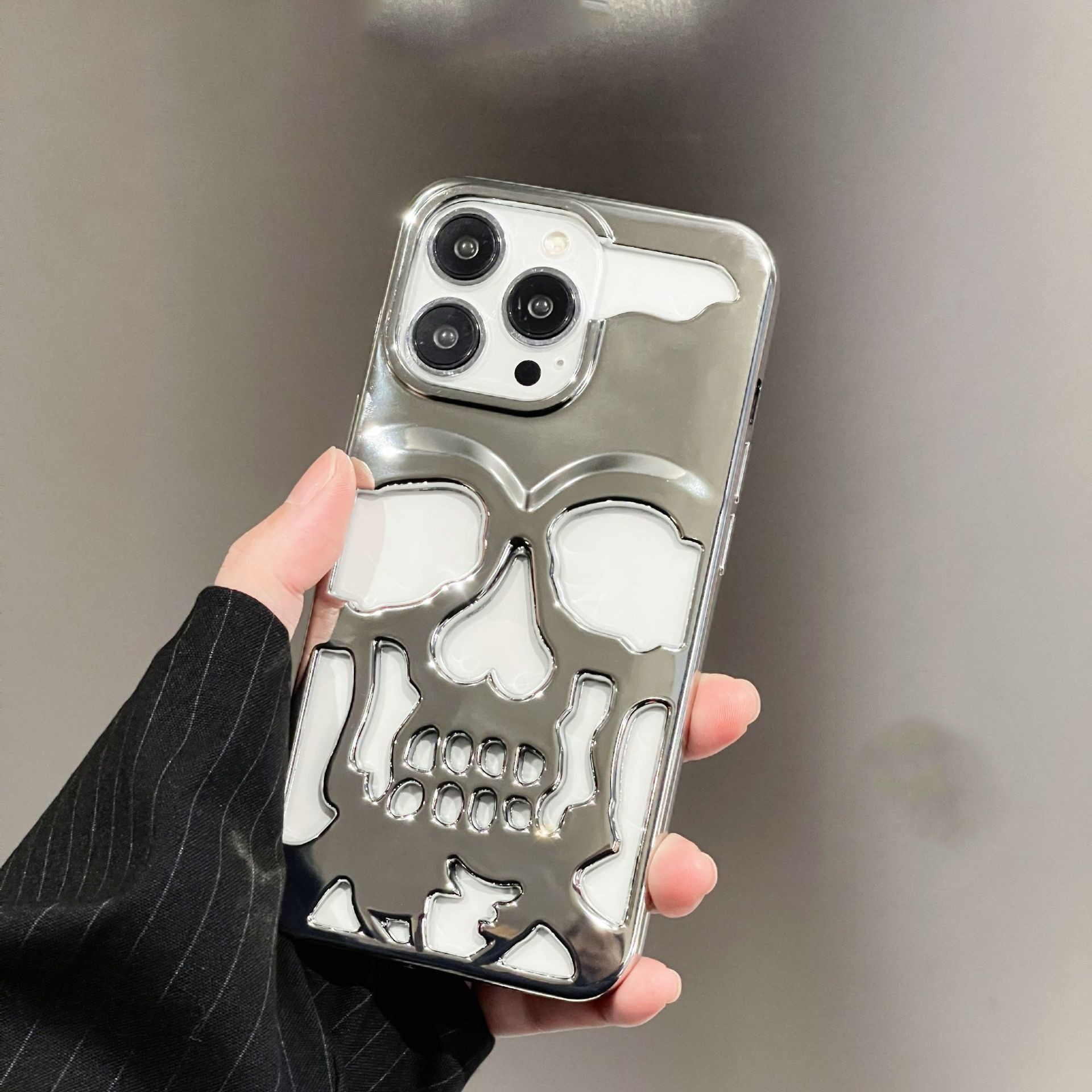 Luxury Plating 3D Skull Phone Case For I-Phone 14 Pro Max 13 12 11 Plus Breathable Glossy Hollow Out Gold Metallic Paint - Image 5
