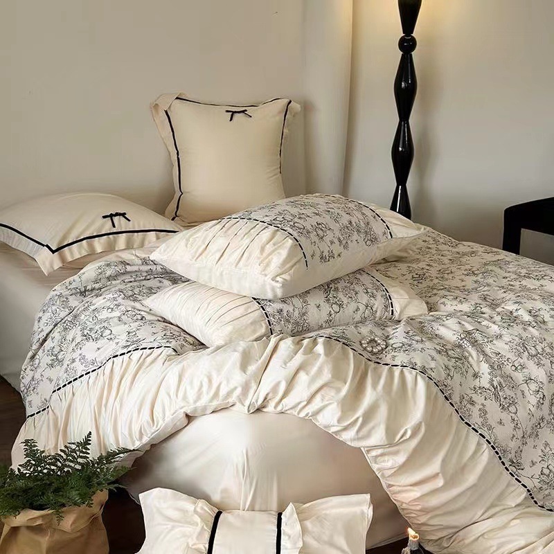 French Vintage Style Autumn And Winter Thickening Brushed Warm Four-piece Lace Set - Image 3