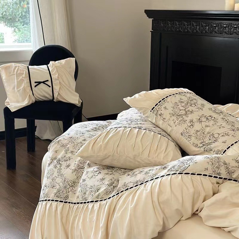 French Vintage Style Autumn And Winter Thickening Brushed Warm Four-piece Lace Set - Image 4