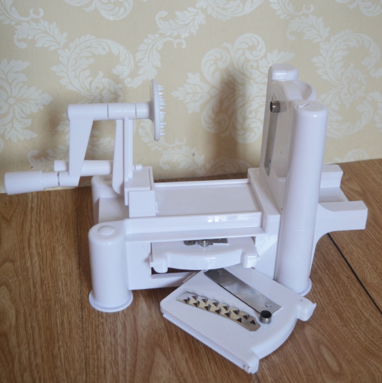 Multi-function Hand-rotating Push-type Vegetable Cutter Shredder Potato Cutter - Image 5