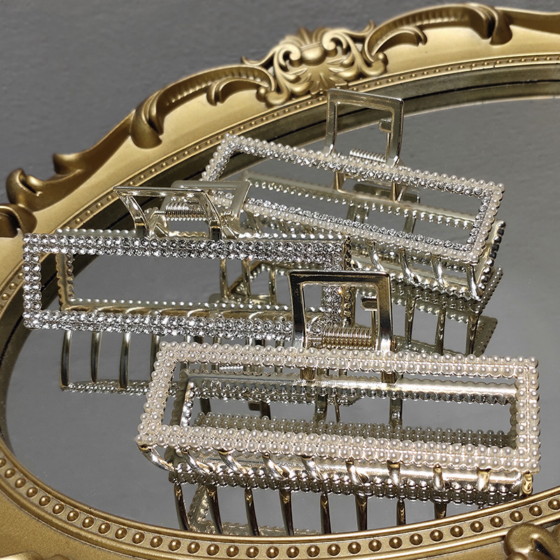 Simple And Elegant Sweet Pearl Clip - Image 3