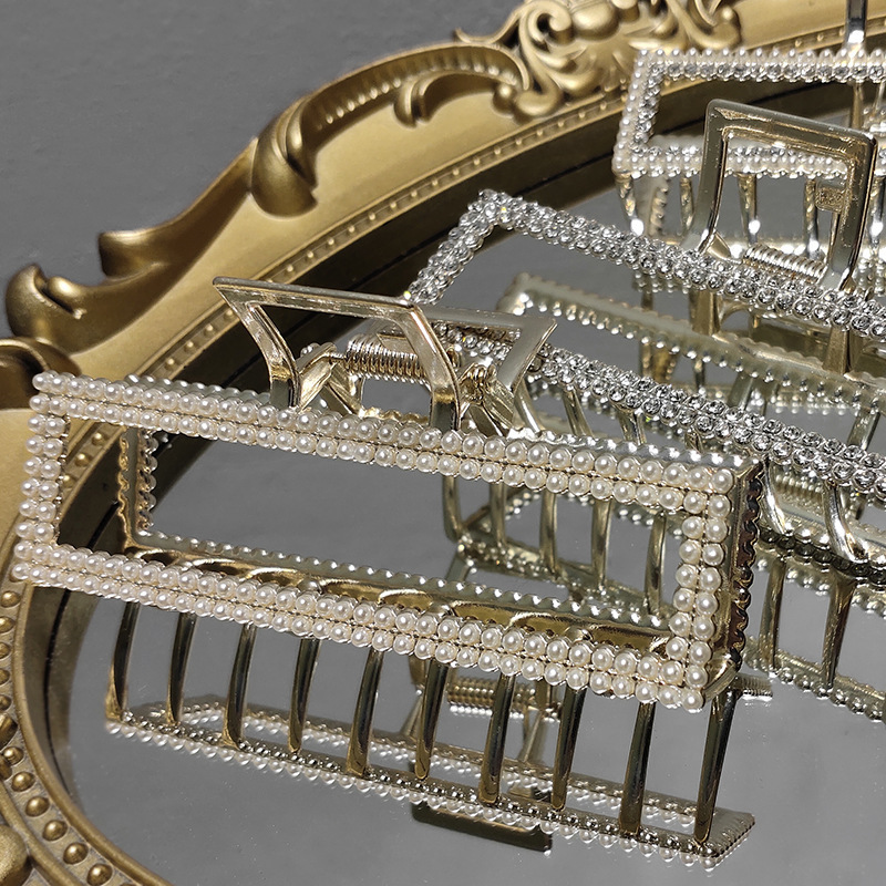 Simple And Elegant Sweet Pearl Clip - Image 5