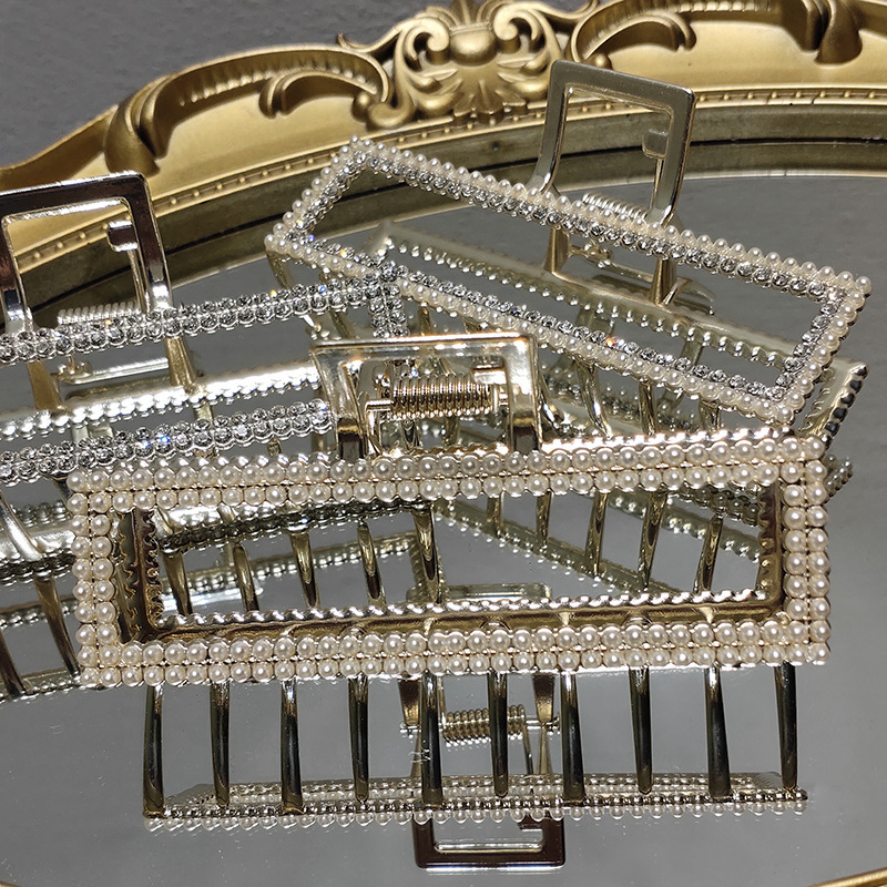 Simple And Elegant Sweet Pearl Clip - Image 7