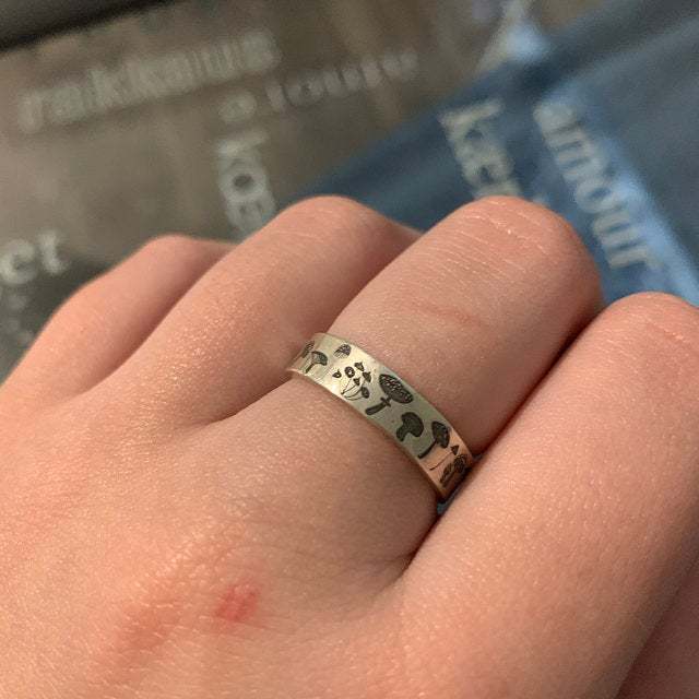 Vintage Fashion Simple Personality Women's Ring - Image 3