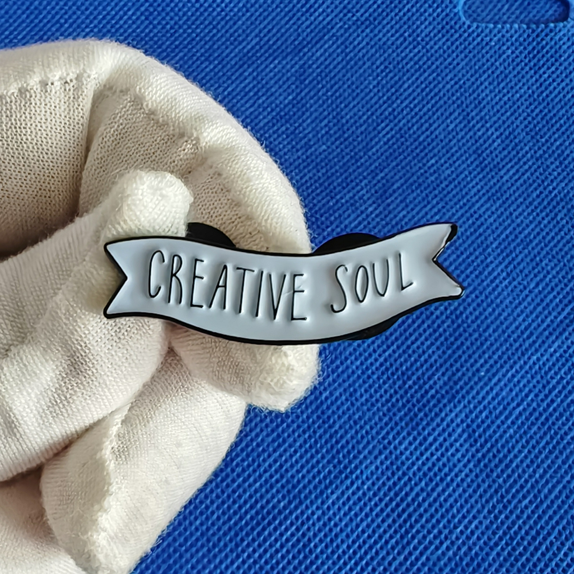 English Creative Soul Brooch Cartoon Golden M Badge - Image 2