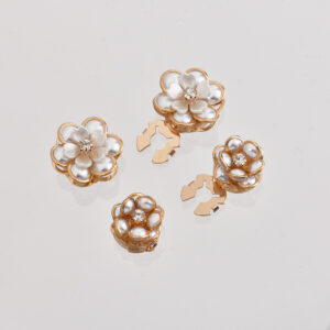 Creative Pearl Camellia Alloy Scarf Buckle