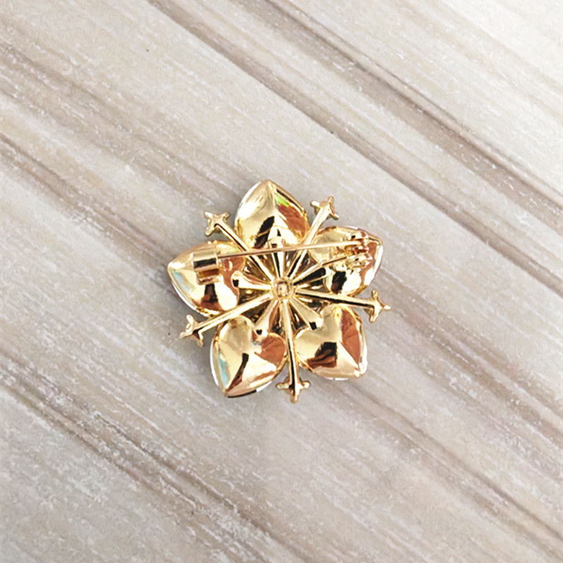 Light Luxury High-grade Super Shiny Snowflake Personality Corsage Suit Jacket Elegant Pin - Image 5