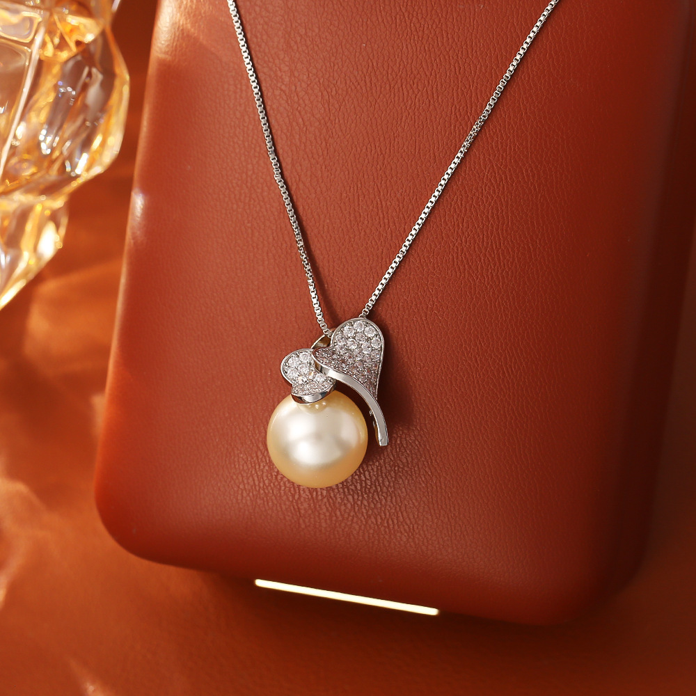 Pearl Leaf Necklace High-end Fashion Exquisite Fashion