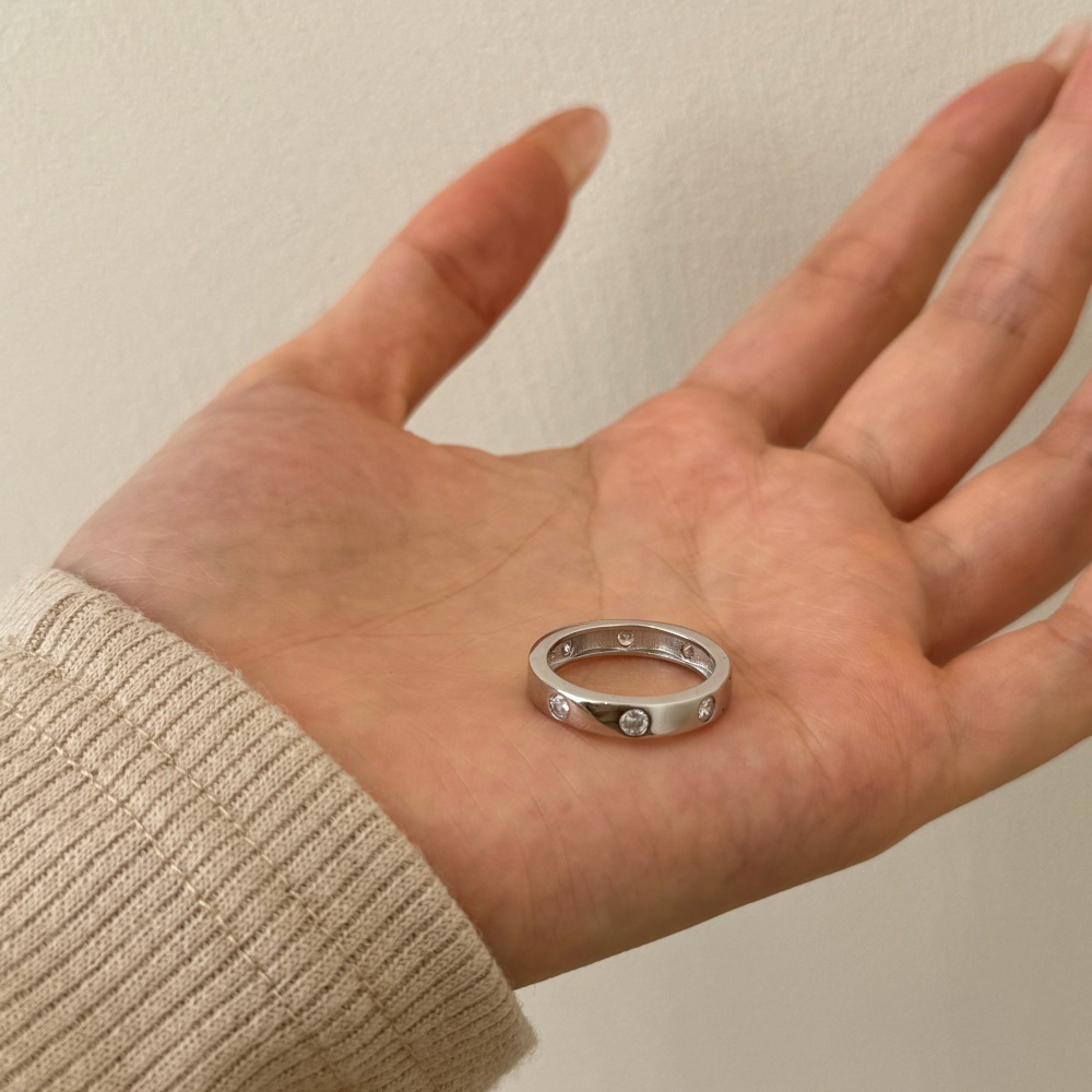 Exquisite Personalized Simple Ring With Zircon Inlay - Image 2