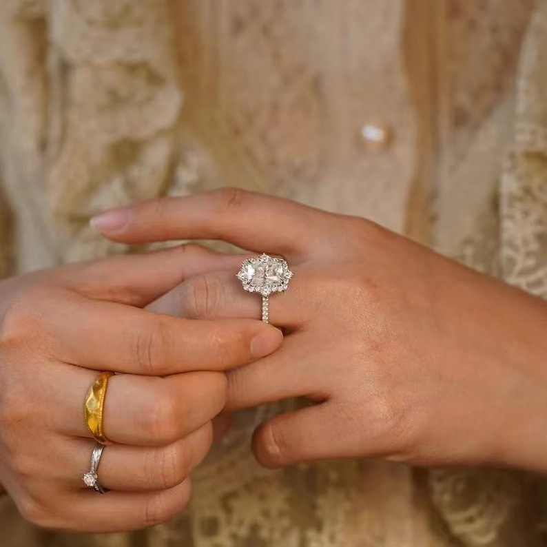 Rectangular Diamond Graceful And Fashionable Ring - Image 4