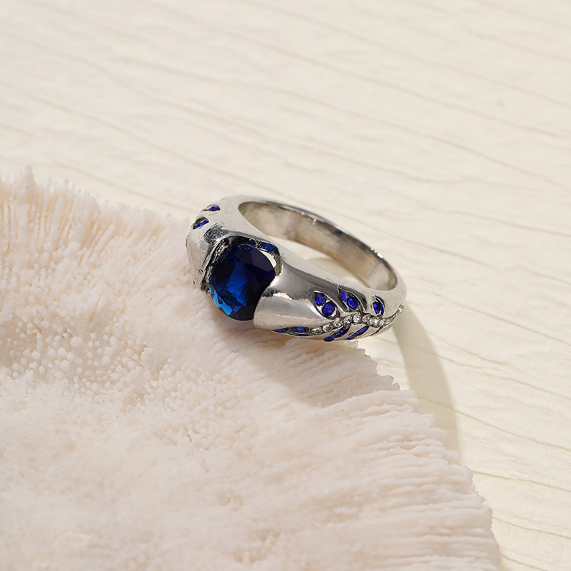 Leaf Style Zirconium Inlaid Ring, Simple And Stylish - Image 7