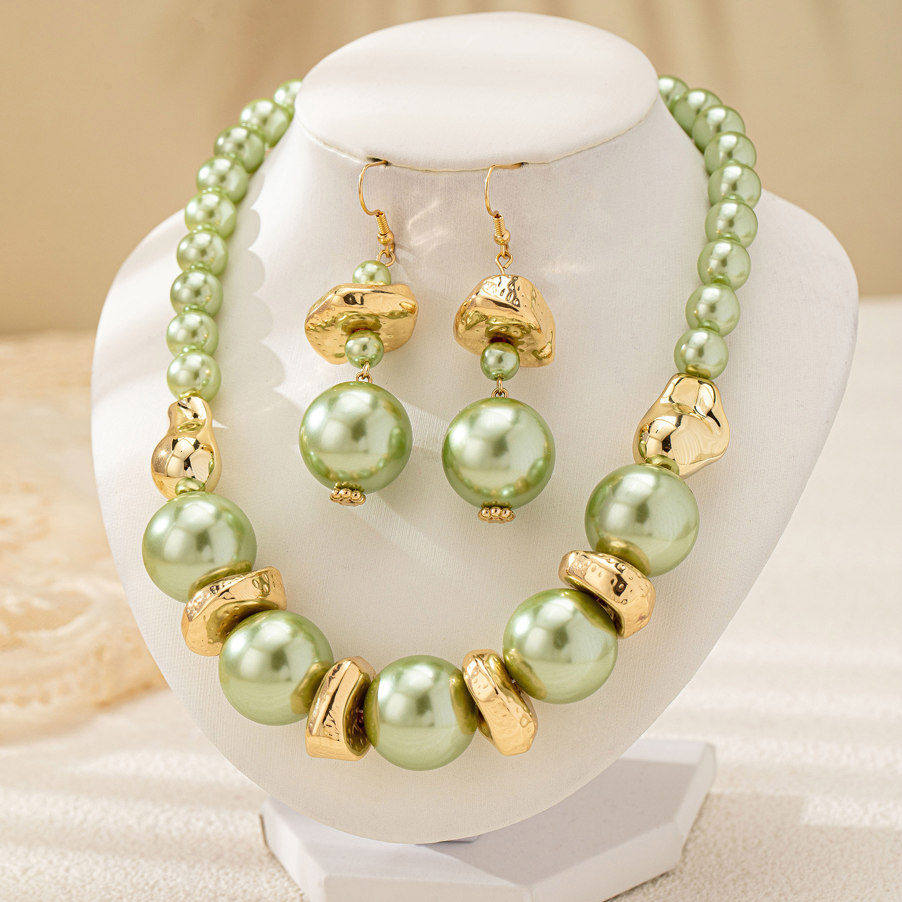 Design Style High Sense Pearl Necklace Ear Stud Three-piece Set For Women - Image 2