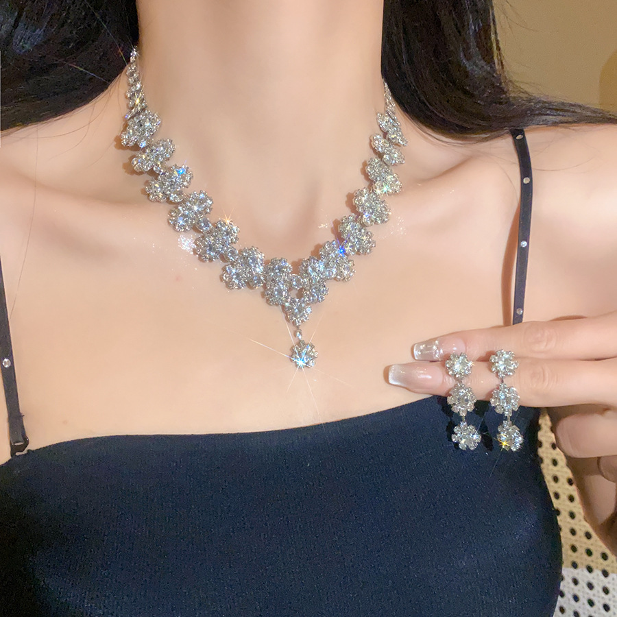 Diamond Flower Multi-layer Pendant Necklace - Image 2