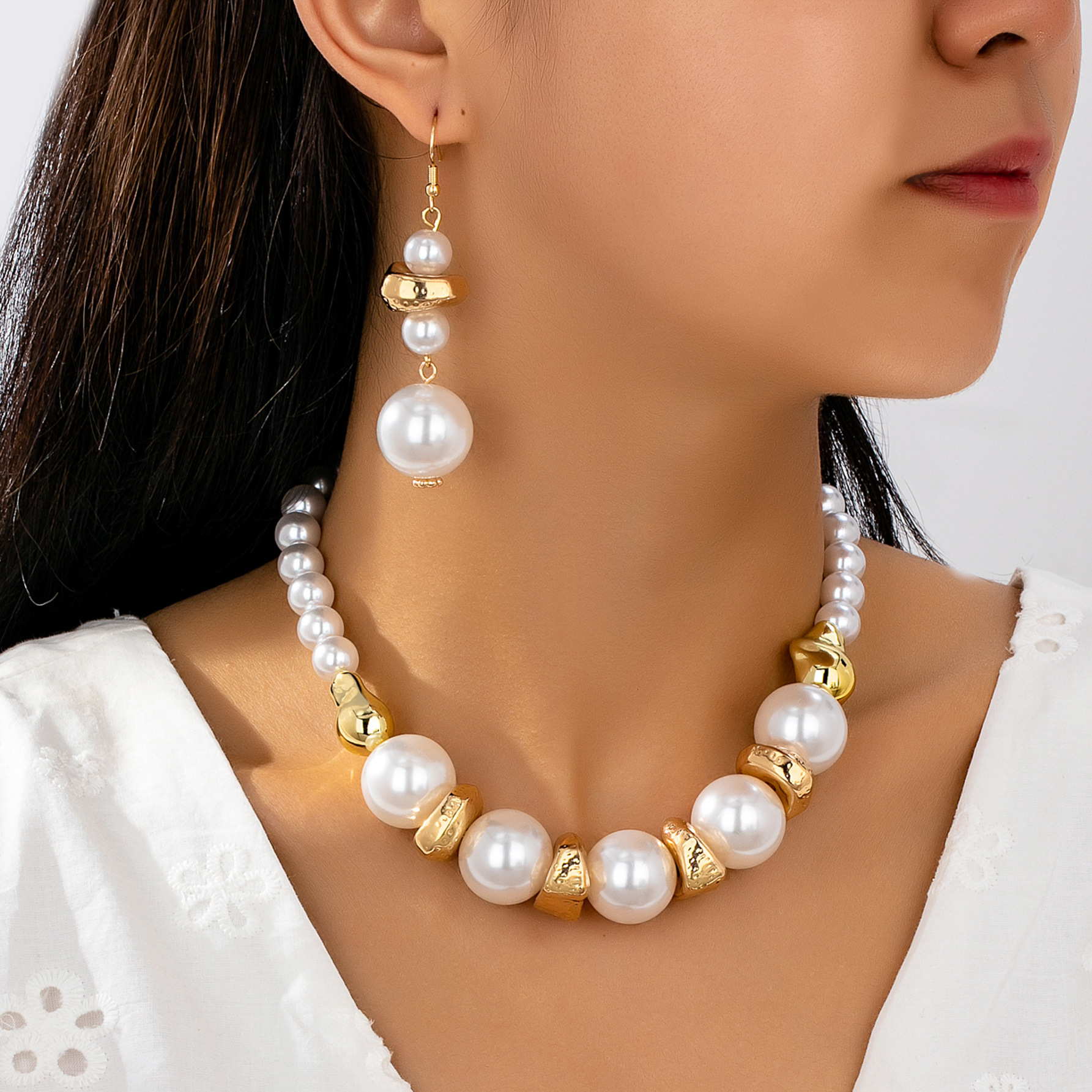 Design Style High Sense Pearl Necklace Ear Stud Three-piece Set For Women - Image 4