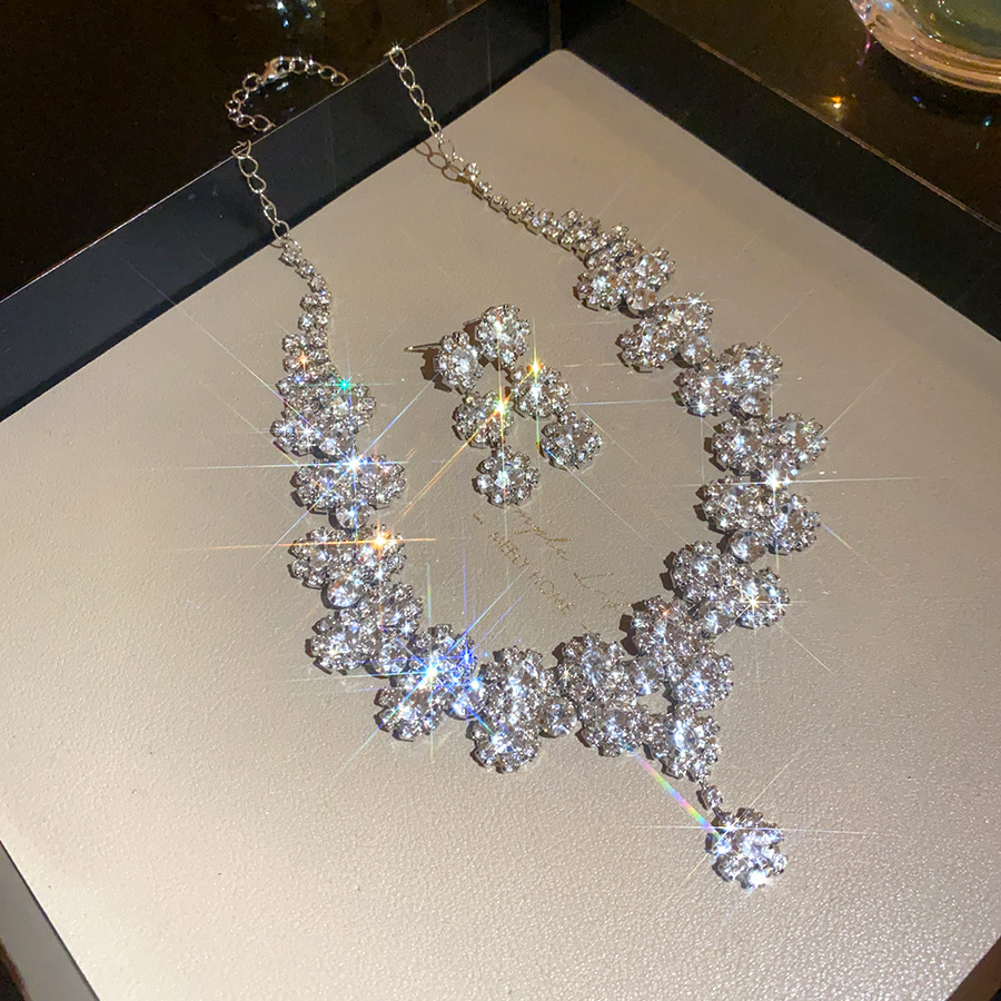 Diamond Flower Multi-layer Pendant Necklace - Image 7