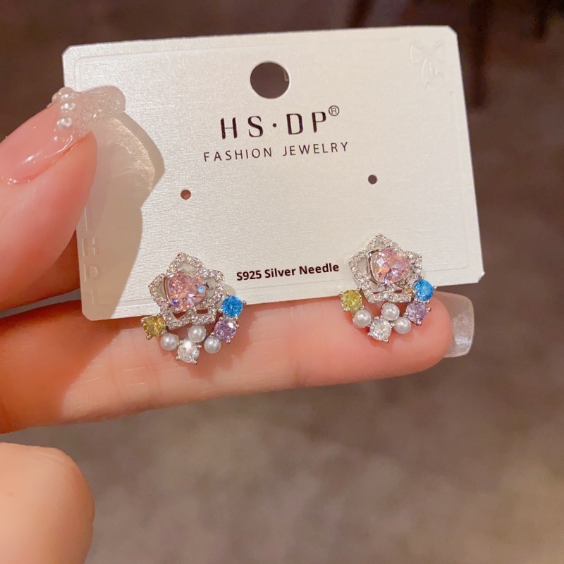 Full Diamond Silver Petal Stud Earrings - Image 4