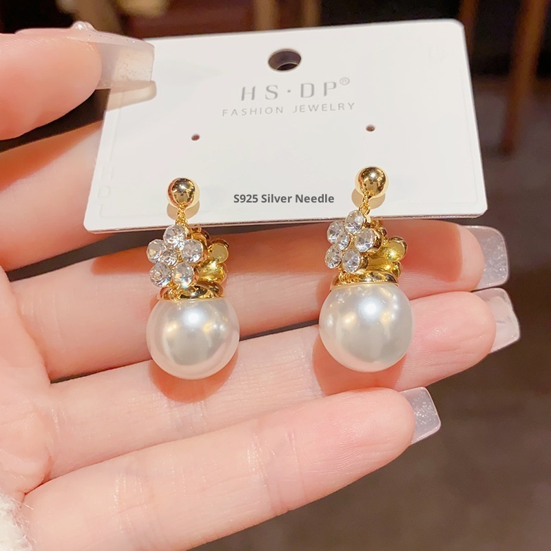 Female Korean Style Design Versatile Double-sided Flower Pearl Earrings - Image 2