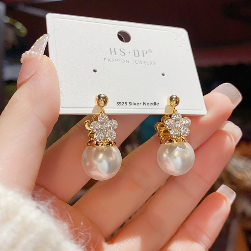 Female Korean Style Design Versatile Double-sided Flower Pearl Earrings - Image 4