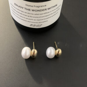 Elegant And Fashionable Pearl Pendant Earrings