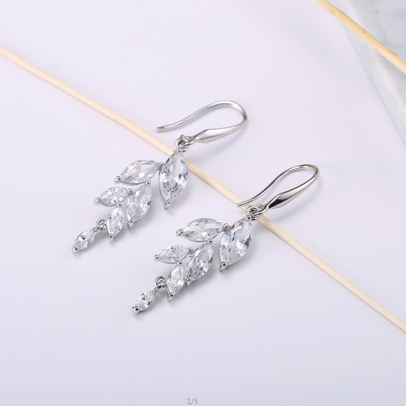 Fashion Leaf Earrings Zircon Earrings - Image 5