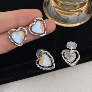 Women's Simple And Versatile Fashionable Heart Earrings