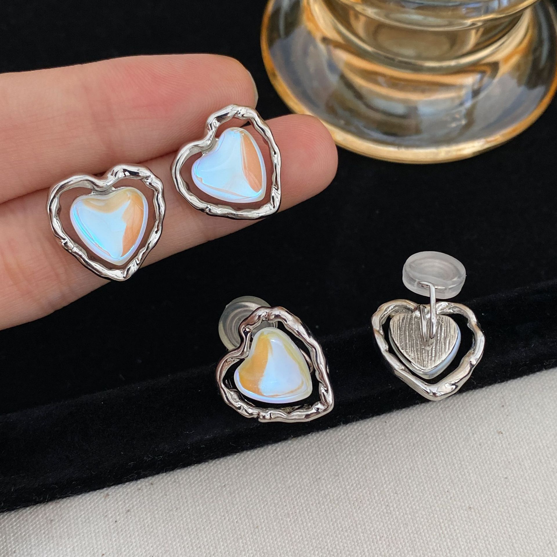 Women's Simple And Versatile Fashionable Heart Earrings