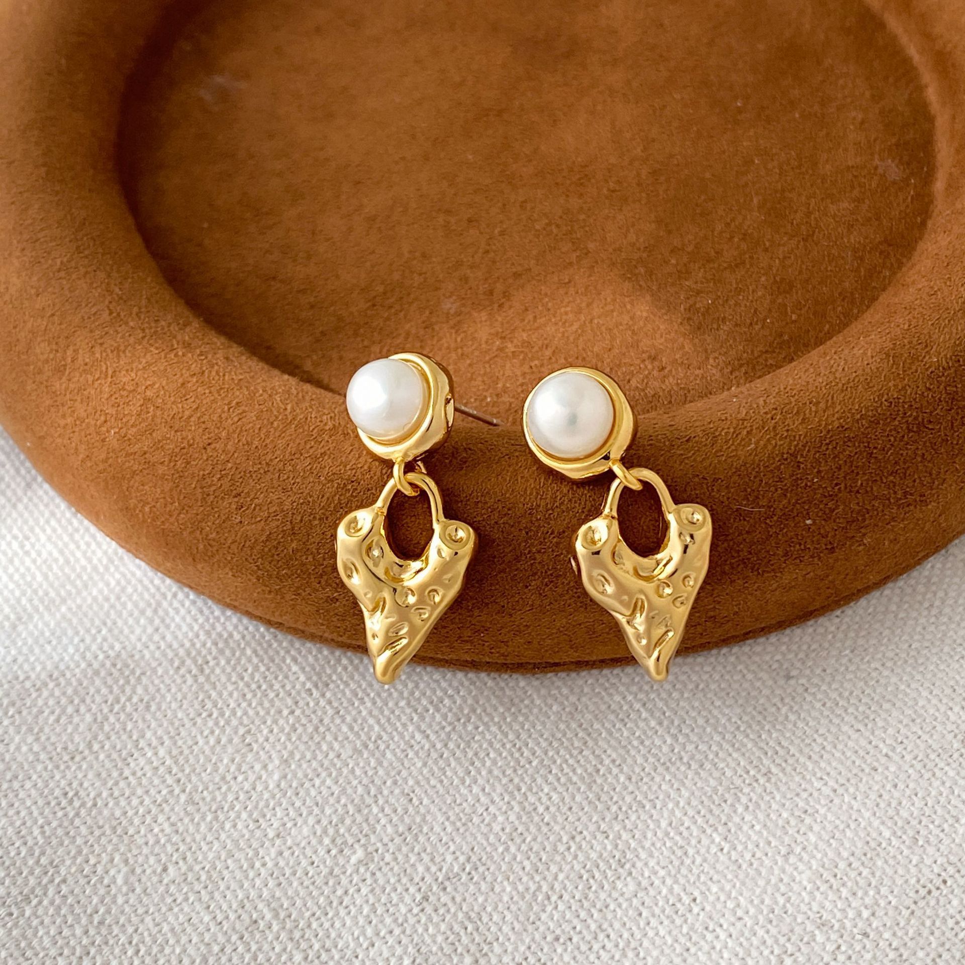 Golden Retro Pearl Integrated Light Luxury Irregular Earrings - Image 5