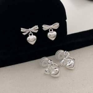 Thick Silver-plated Copper Earrings With A Light Luxury And Versatile Style