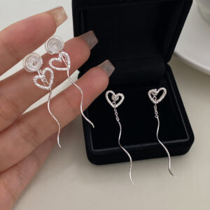 Long Asymmetric Hollow Wave Light Luxury Versatile Ear Clips