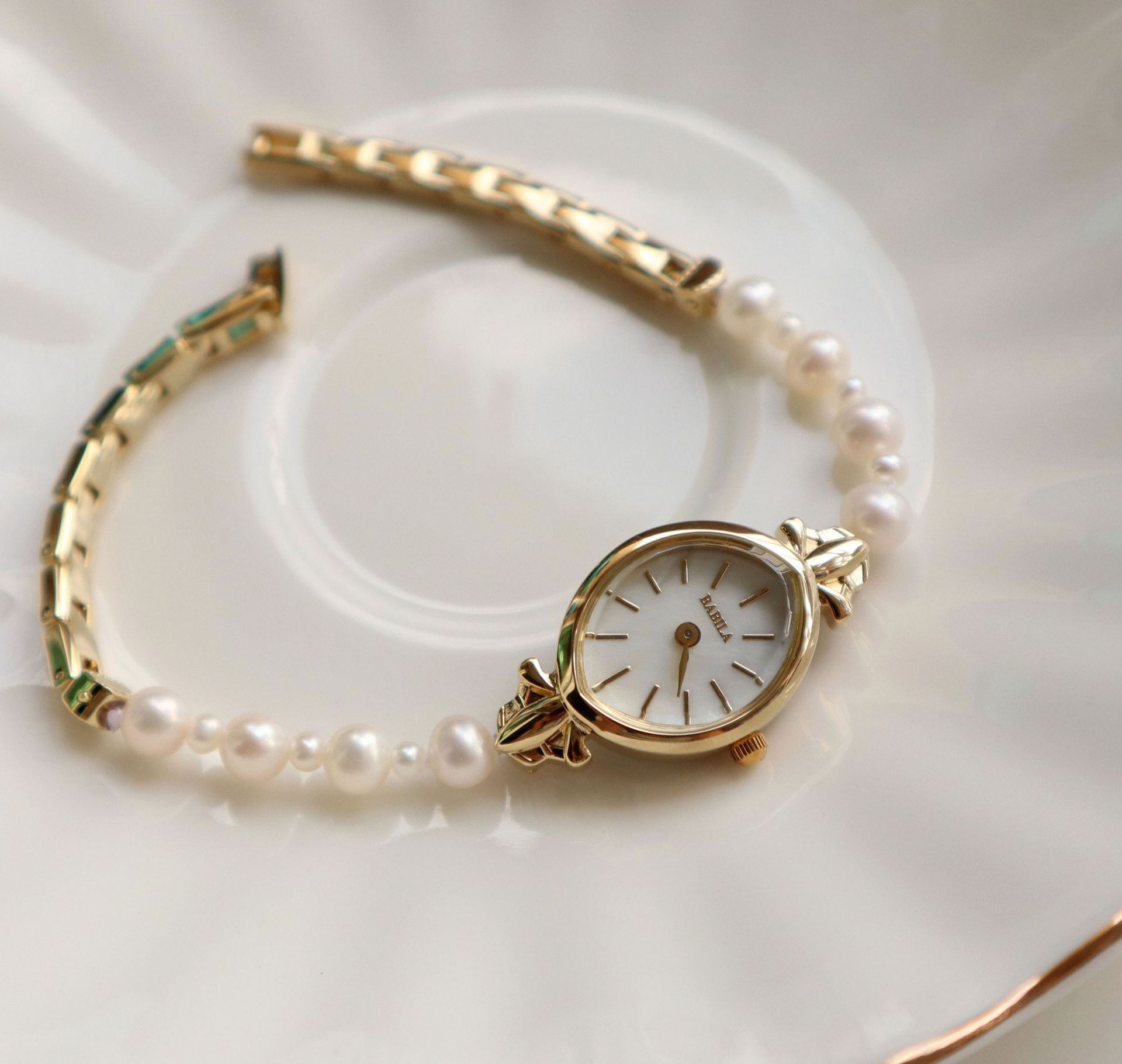Pearl Women's Niche Mother Of Pearl Bracelet Watch - Image 2