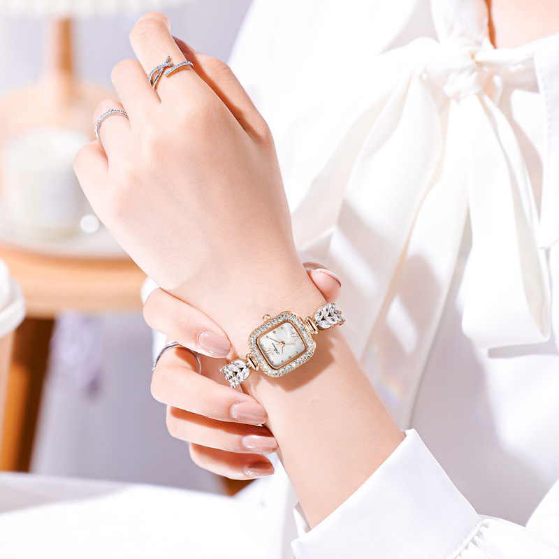 Temperament And Fully-jewelled Quartz Small Golden Spike Small Square Plate Watch - Image 3