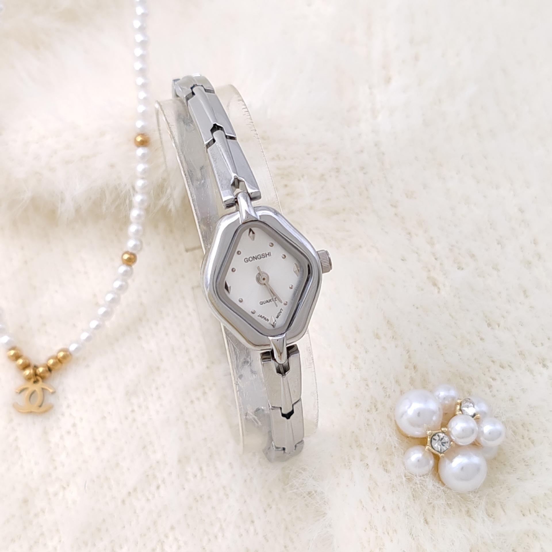 Special Interest Light Luxury Temperament Wild Diamond Waterproof Bracelet Watch - Image 2