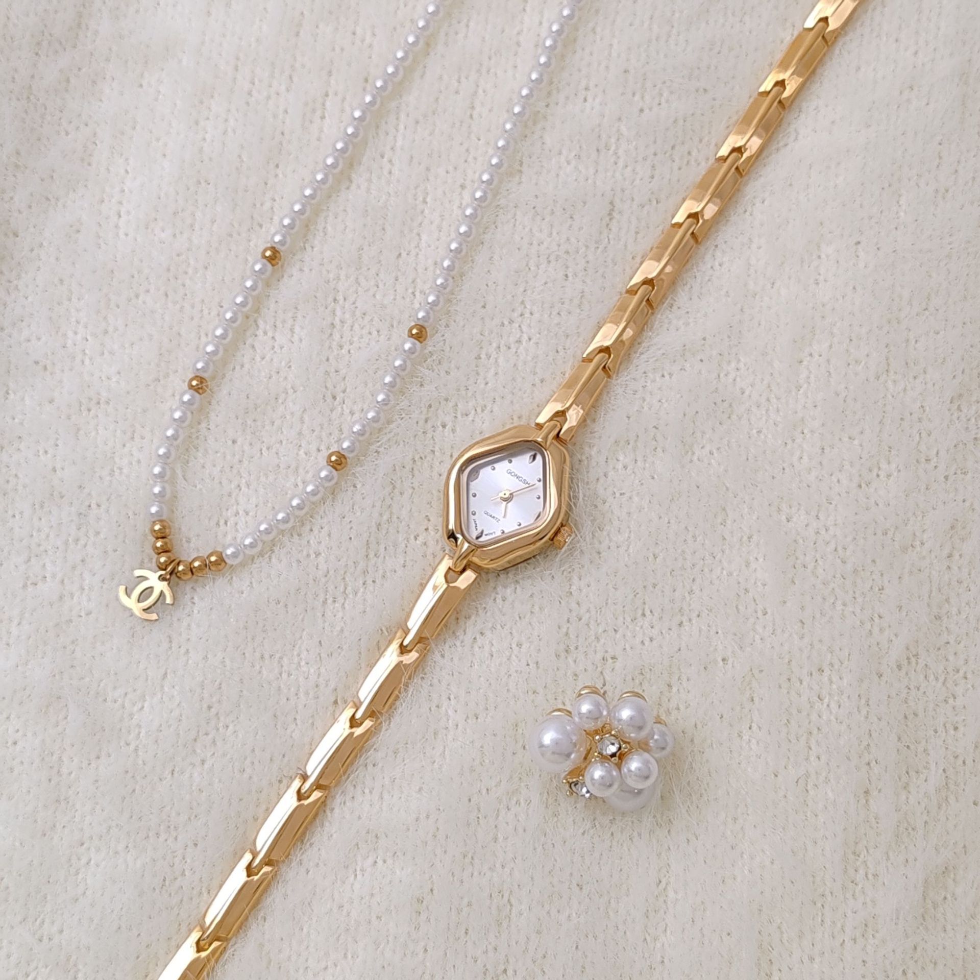 Special Interest Light Luxury Temperament Wild Diamond Waterproof Bracelet Watch - Image 4