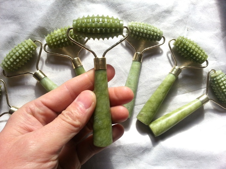 Jade Roller Massager - Image 7
