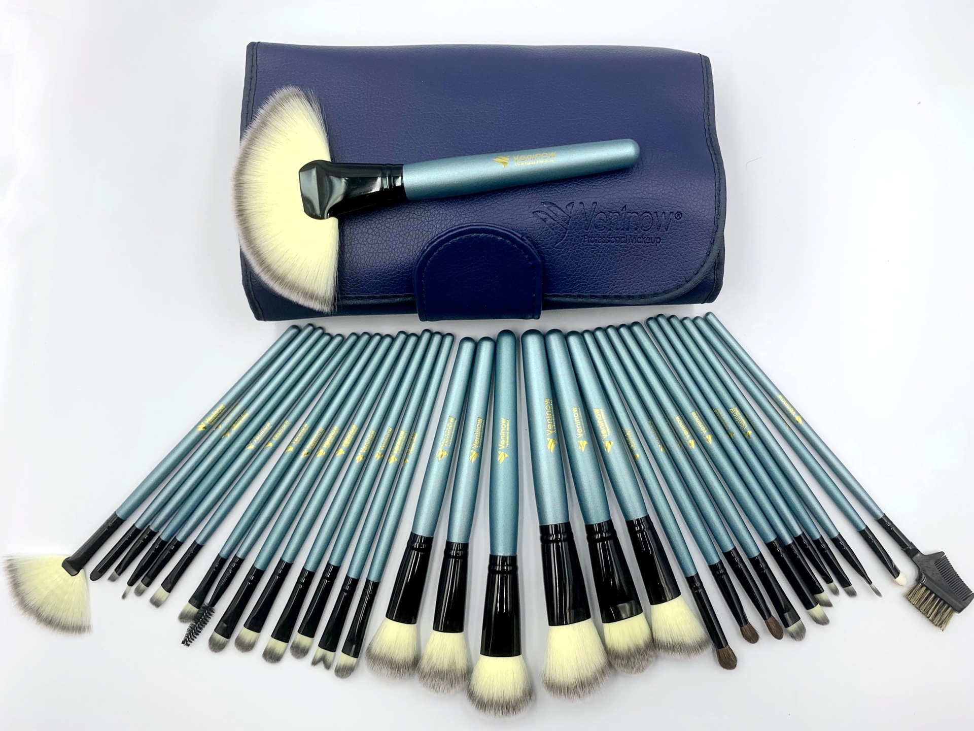 32 blue makeup brushes - Image 5
