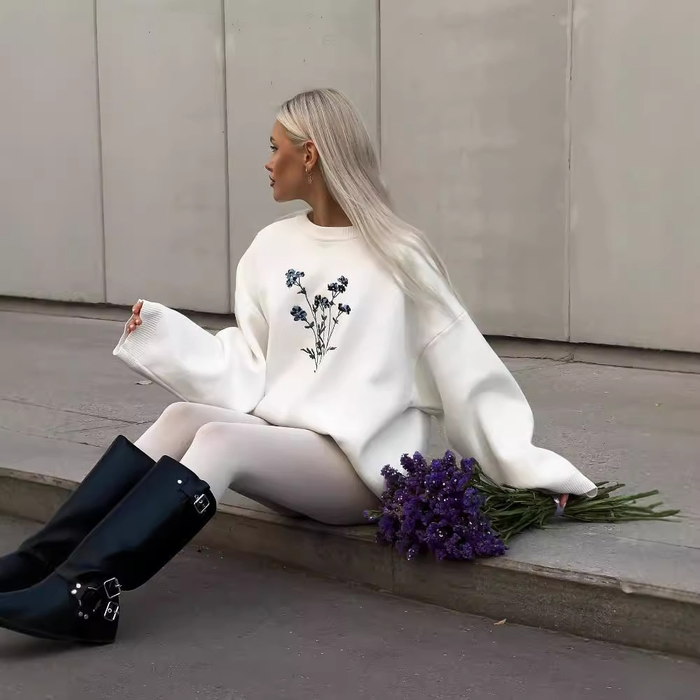 Autumn Flower Embroidered Crew Neck Sweater - Image 3