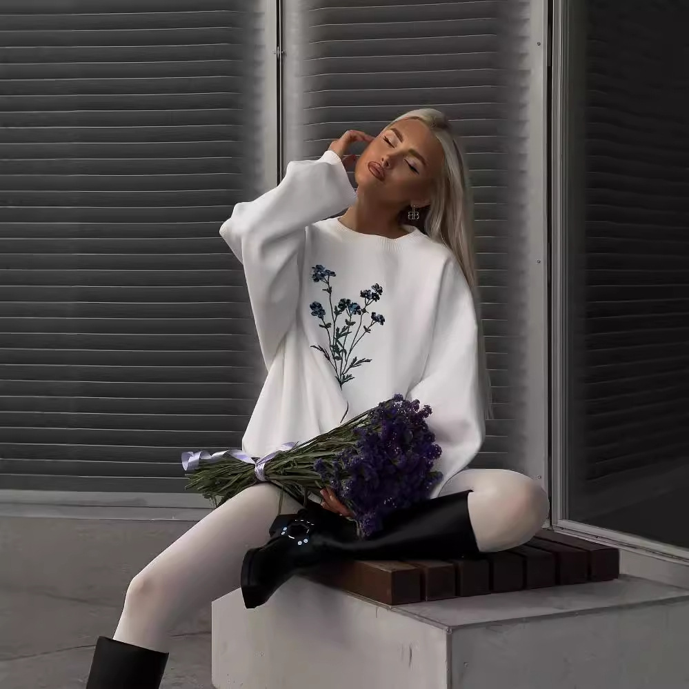 Autumn Flower Embroidered Crew Neck Sweater - Image 4