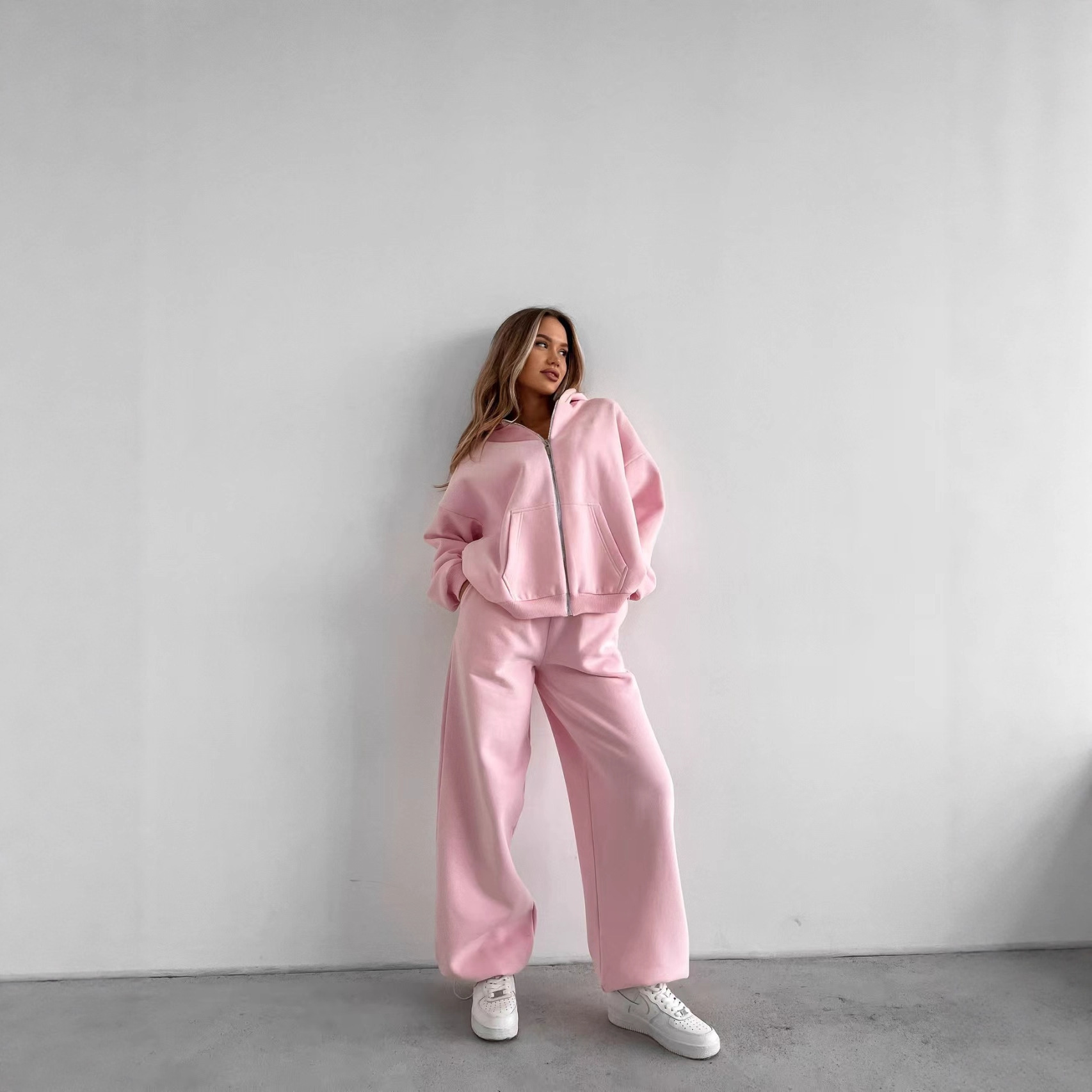 Women's 2-piece Sweatshirt With Wide-leg Sweatpants - Image 2