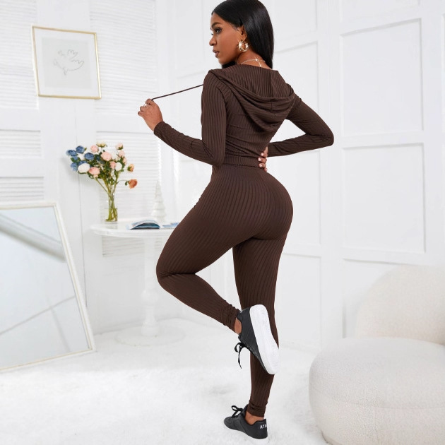 Women's Solid-color Casual Sporty Cropped Top And Pants Set - Image 2