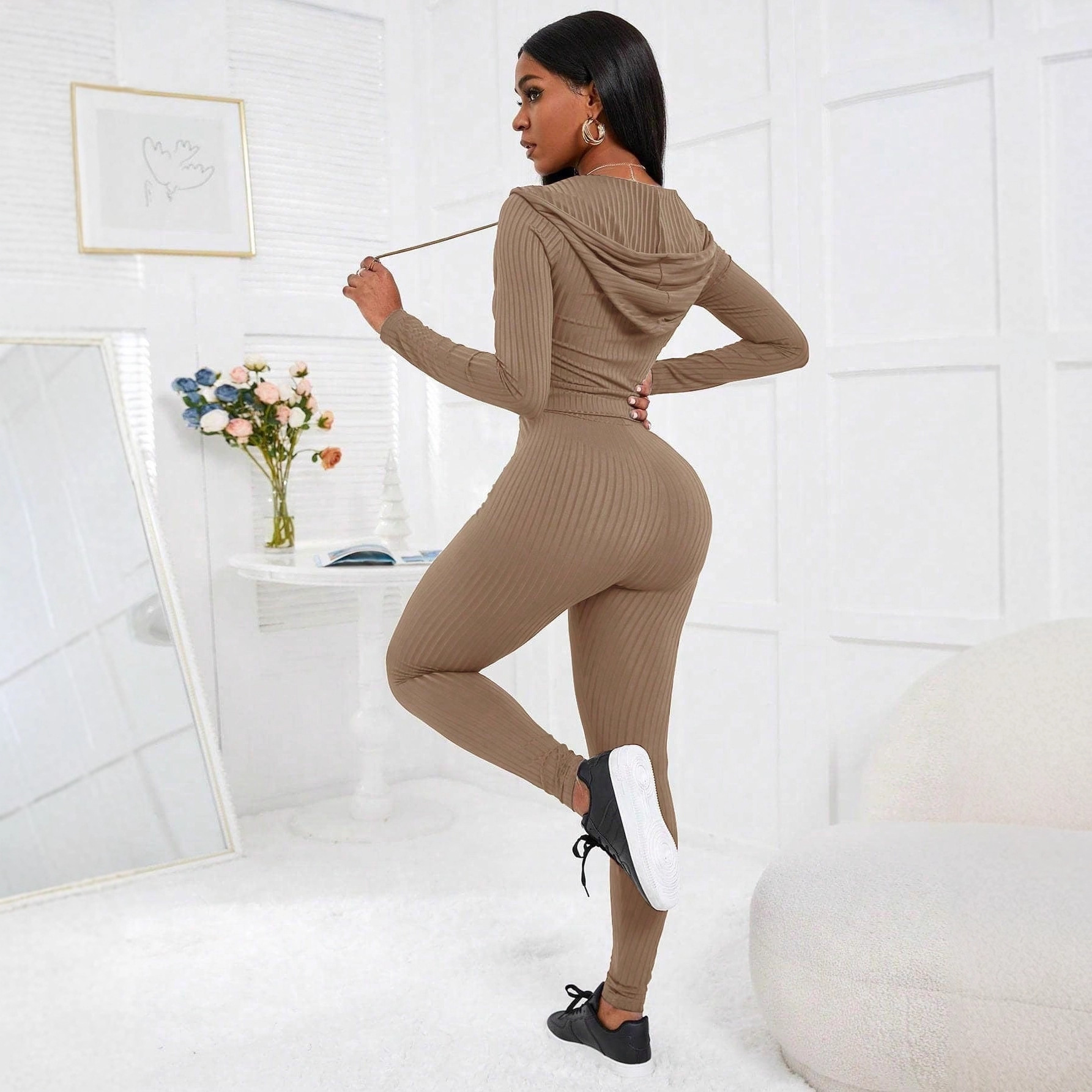 Women's Solid-color Casual Sporty Cropped Top And Pants Set - Image 4