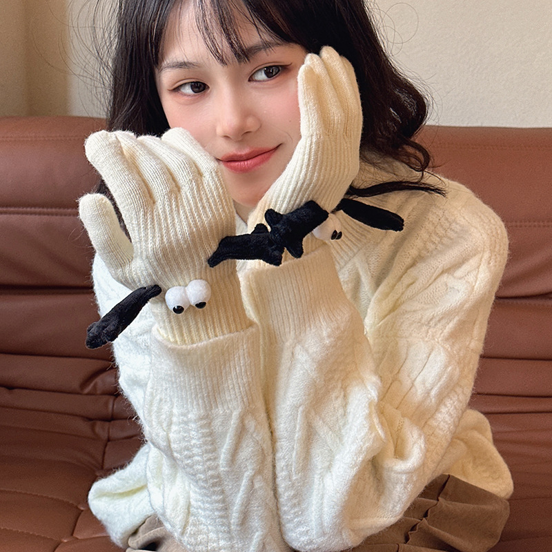 Couple Magnetic Warm Gloves Cute Doll Hand Gloves - Image 4